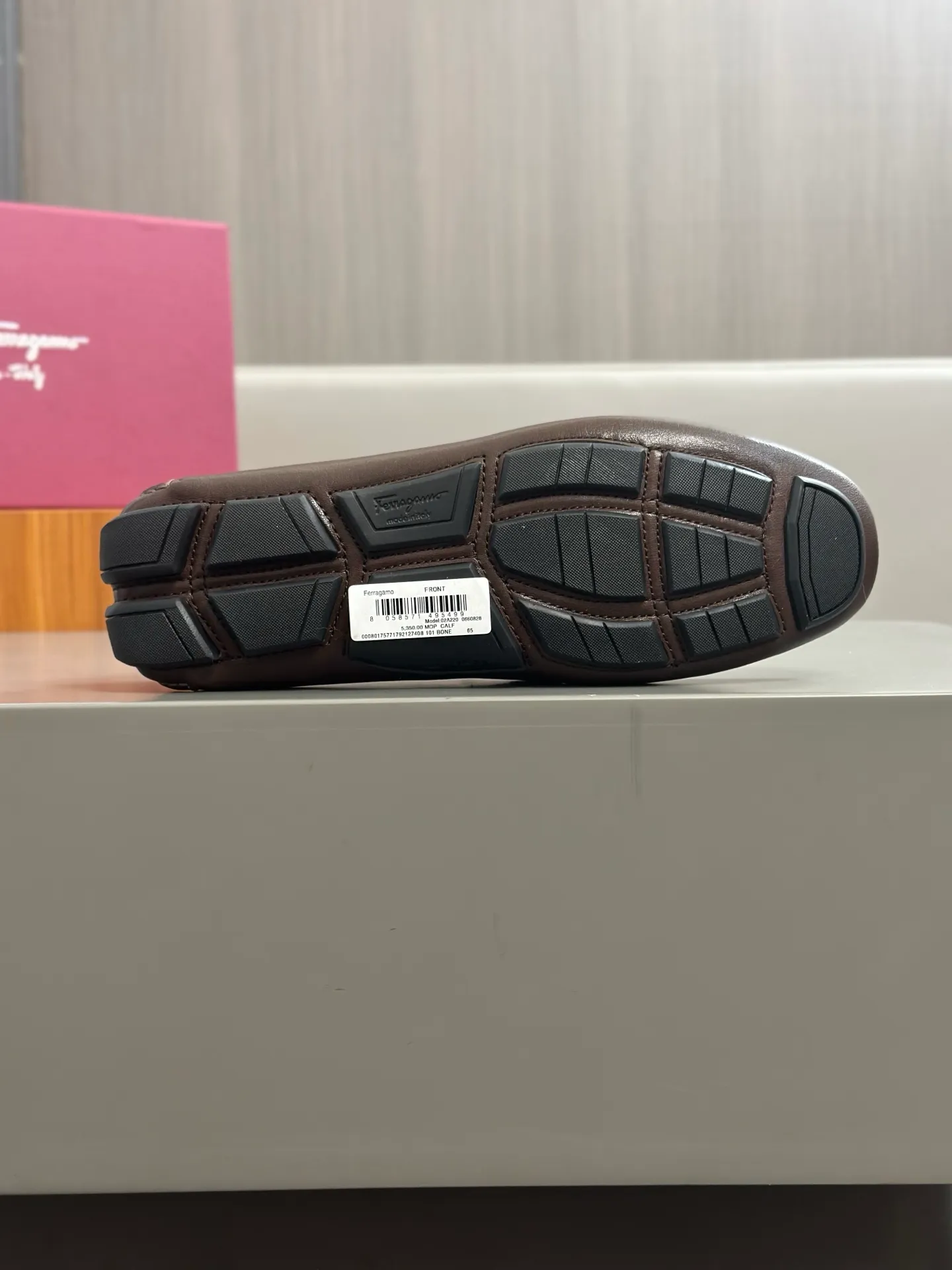 Batch 840, original order quality, new counter model, Ferragamo handmade men's driving shoes, bean shoes, slip-on shoes, lazy shoes, exquisite hand-stitching, workmanship details comparable to counters, original rubber outsole, imported cowhide from Italy, pressed water corrugated water-dyed cowhide lining, 39-44 large quantities in stock (38, 45 custom-made, non-refundable)